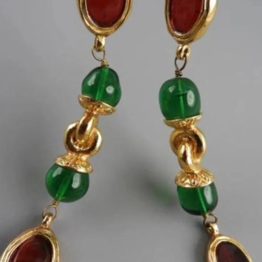 Gorgeous Vintage CHANEL Gripoix Gold Tone - Picture 4 of 12